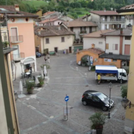 La Piazza * Monasterolo del Castello